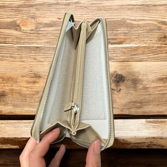 Sculpted Impression Zip Wallet CALVIN KLEIN - Picture 4 of 4